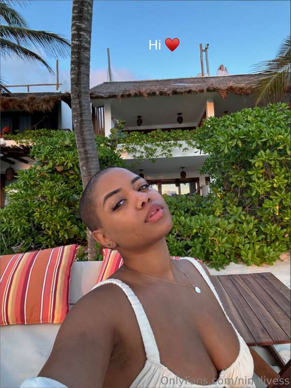 what do you like more the view or me..?😜