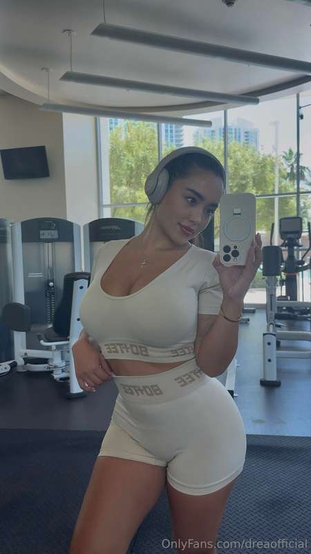 If you’re wondering what’s lifting more.... my weights or yo..