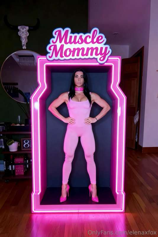 Batteries not included 😉 come play with me…😈#MuscleMommy #Fi..