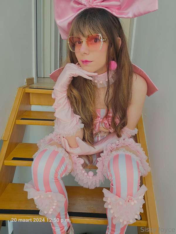 Cute outfit don't you think? 🤭
Today I'm working at The Siss..