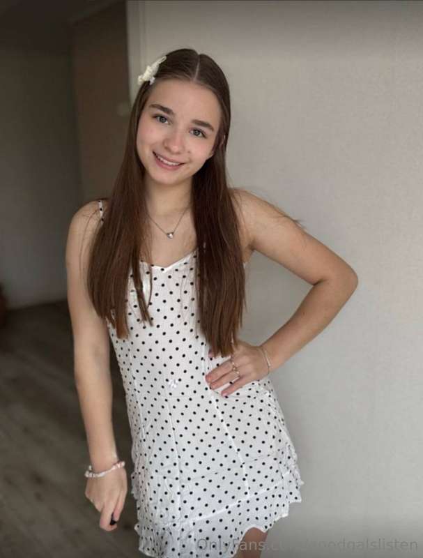 @nataaliiaaThis innocent slut is known for making fans cum i..