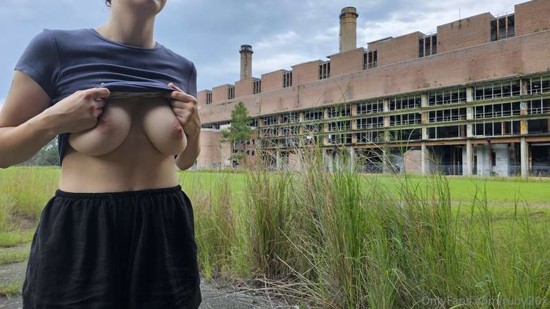 Random pic from a abandoned place I explored today.
Few more..