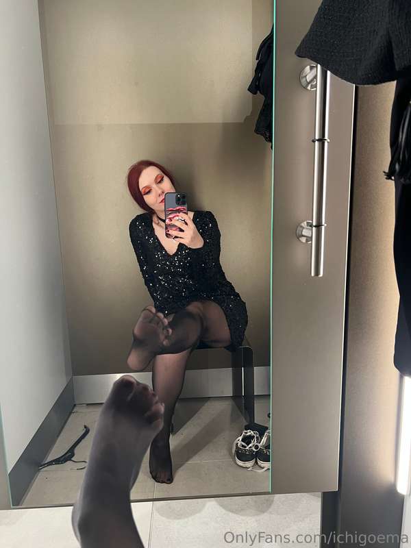 Lick my delicious feet 👣🤤