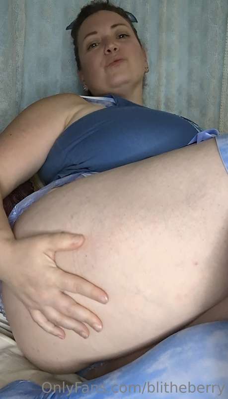 Still kinda insecure about my chubby tummy… would you still ..