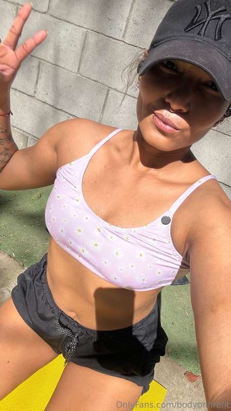 Just a normal girl sunbathing🥰