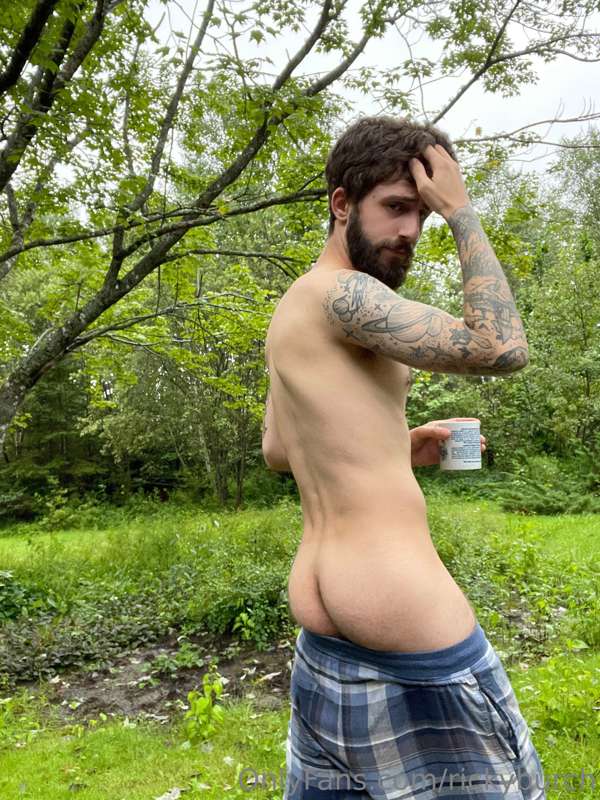Rainy day in the woods… join me for coffee, extra cream?