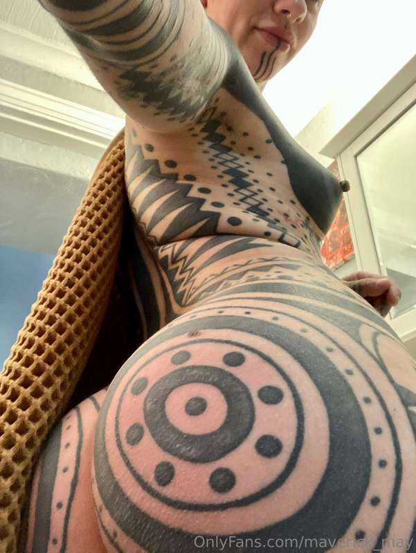 Fresh outta a steamy shower 🥵🍑