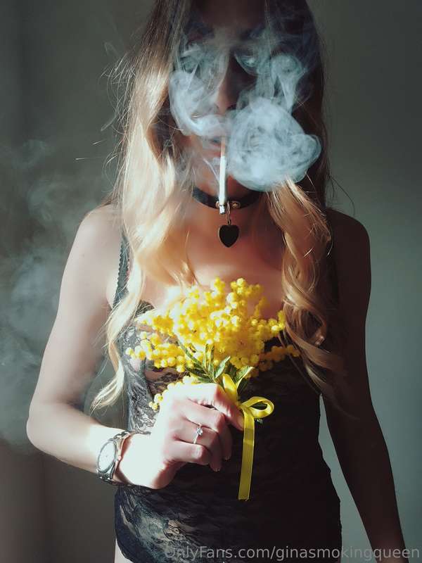 ginasmokingqueen main image