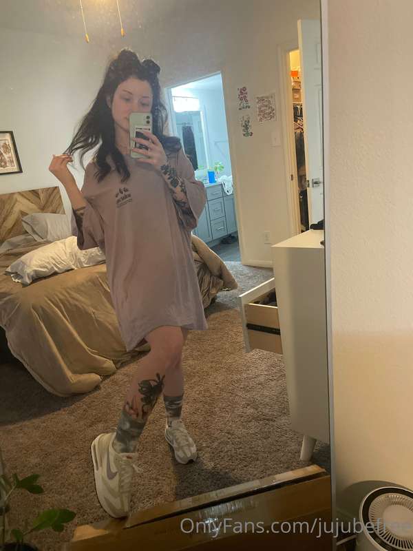 My room is messy and I am smol