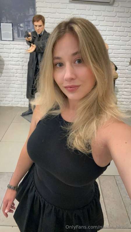 Today I decided to go for an elegant black look that emphasi..