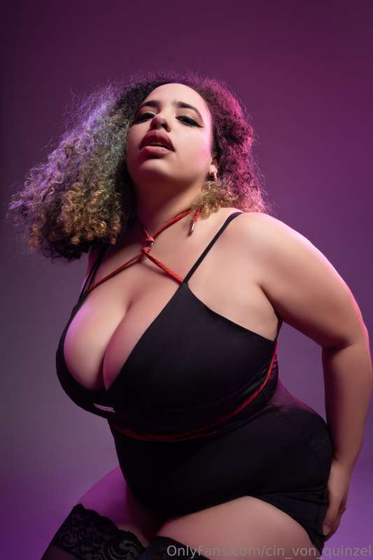 Do not forget I'll be LIVE Tonight at 9pm <3