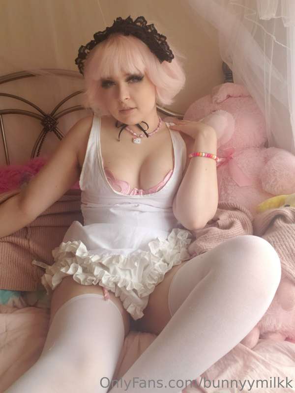 elle sucks u off and plays with her saliva and boobs💕💕