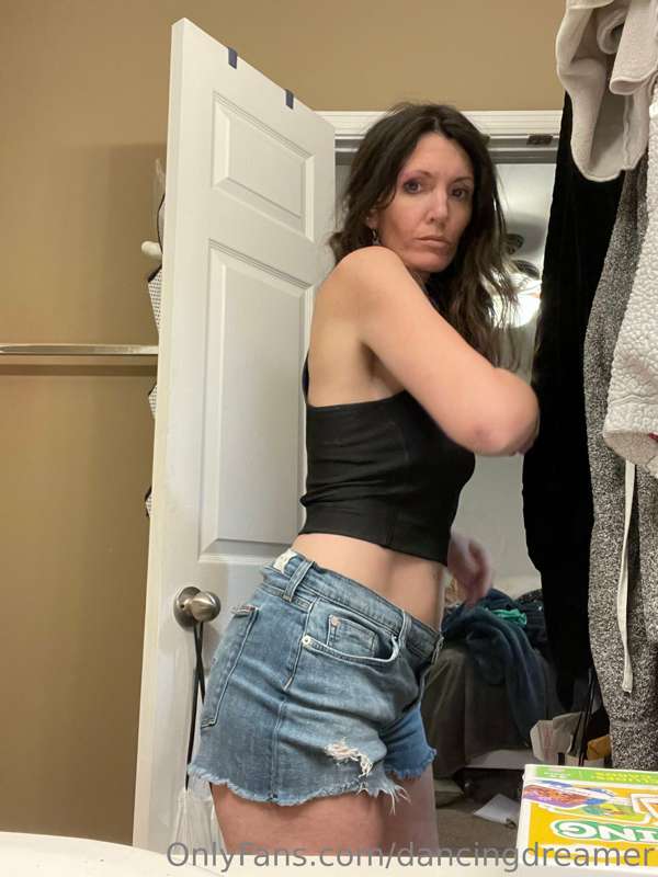 Looking at myself and feeling sexy! Would you guys want more..