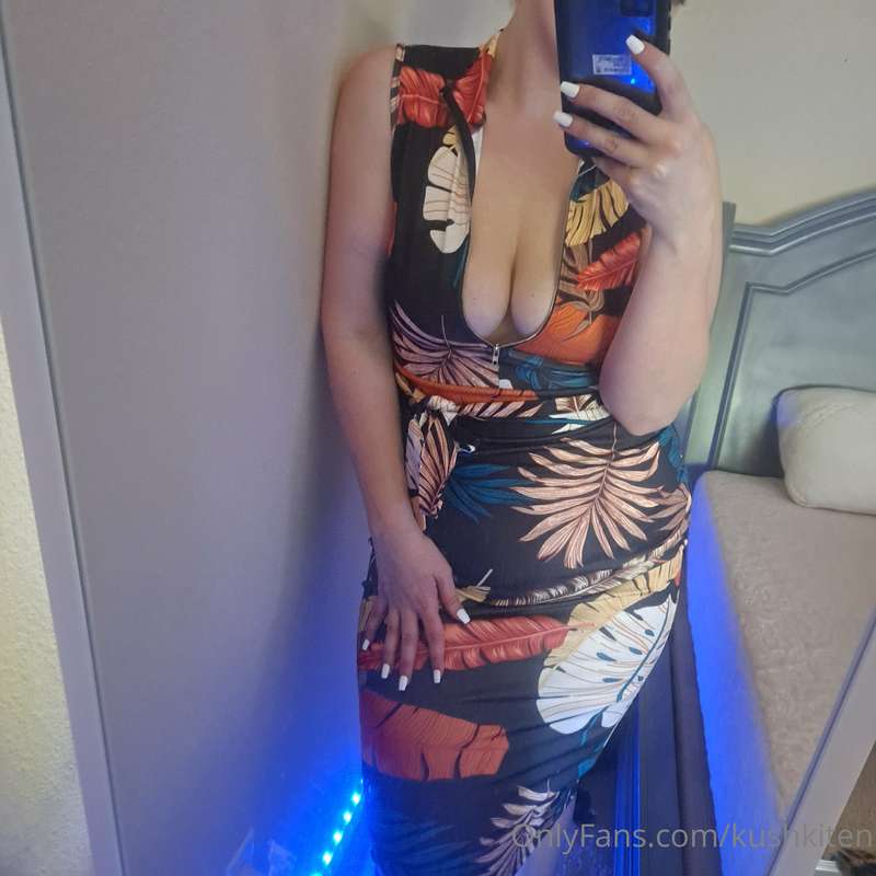 Wanna undress me?   Tip under this post and you'll get a spi..