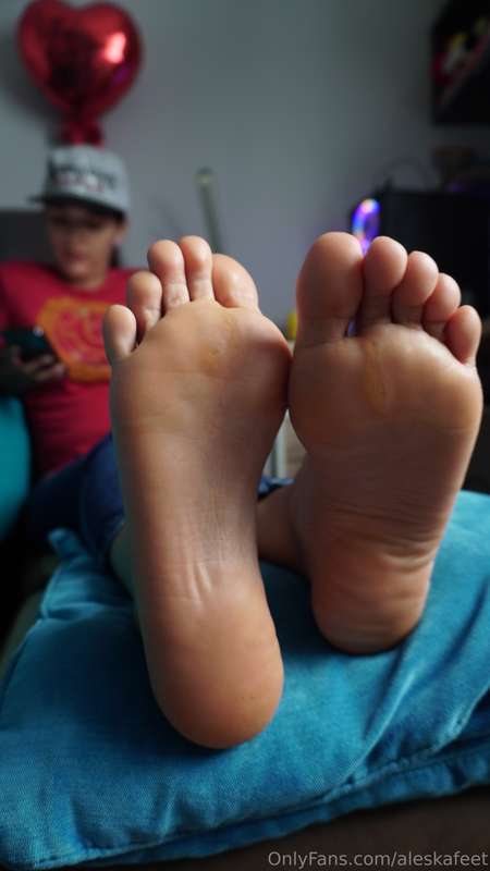aleskafeet image #0