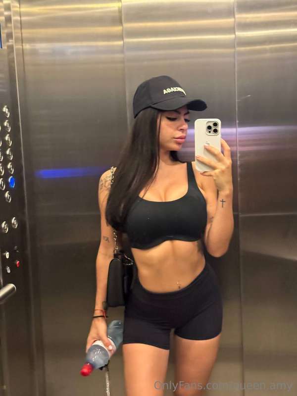 Hey😈Mistress started the week with a gym session 🔥What about..