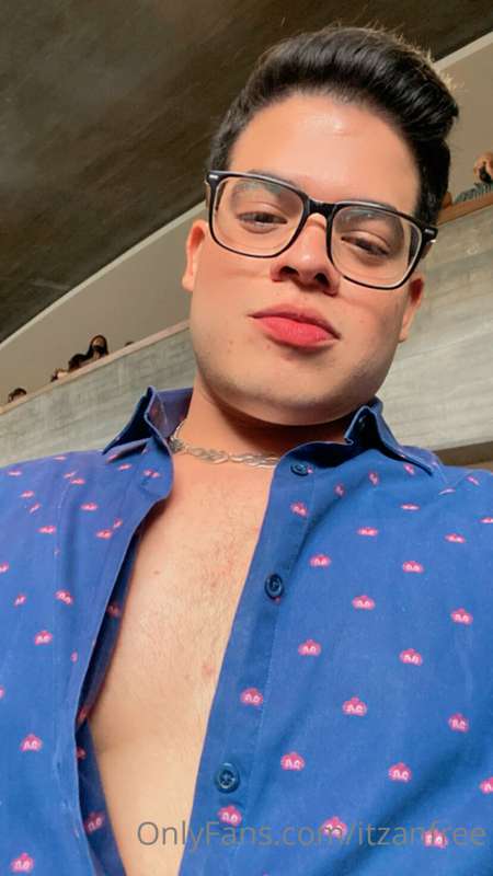 Con camisa 👔 

Whit Shirt ???