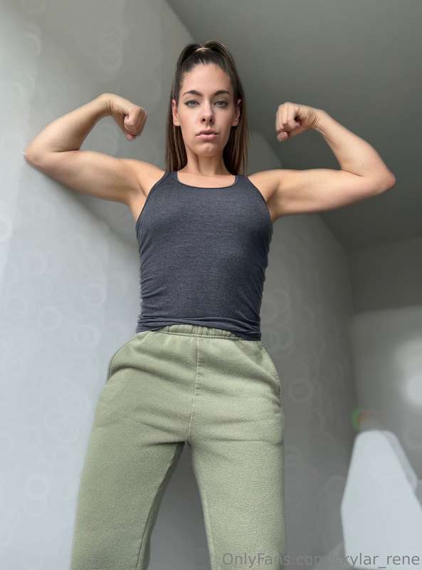 Would you behave… or misbehave with me?💪