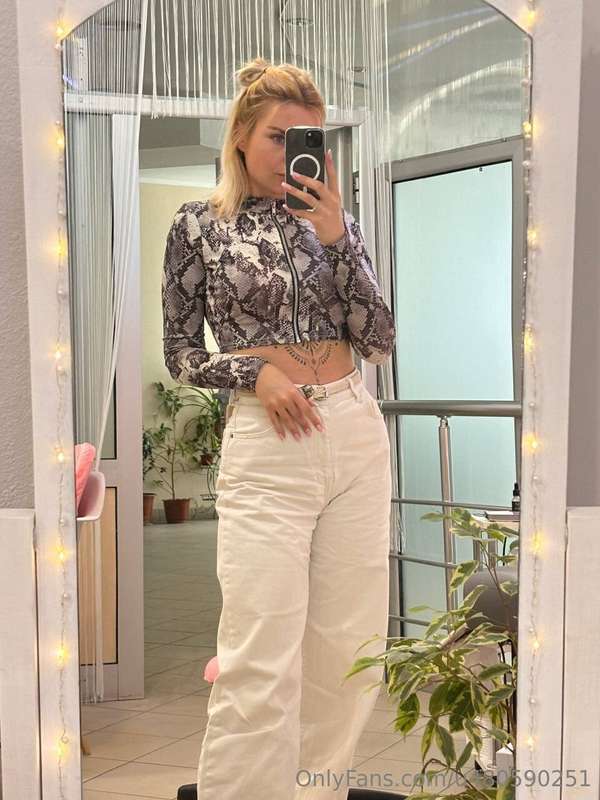 Mirror selfies are a must ✨ I swear, every time I walk by a ..