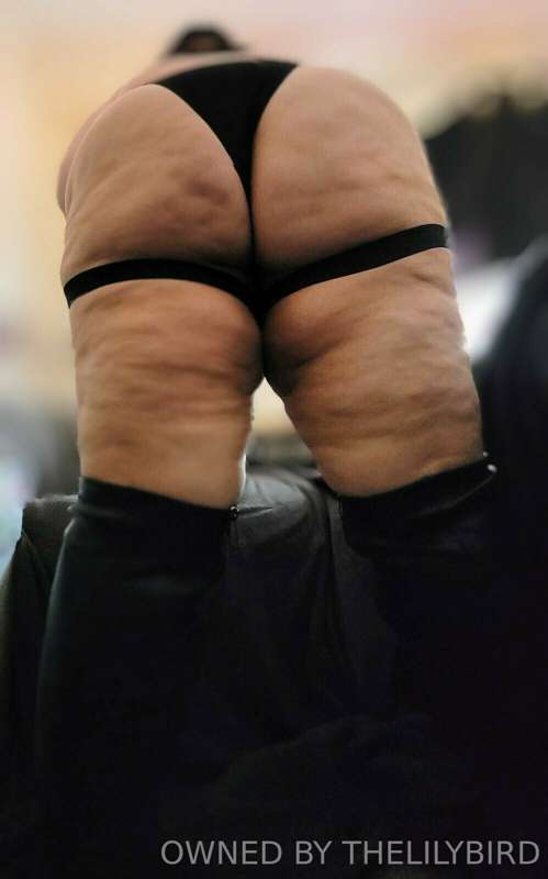 Hiding this booty is a crime 🤤