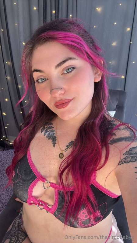 send me a kiss in the DM's before you go, please daddy? 😙