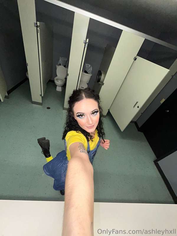 Did you miss me? 🥹 Back as your favourite minion 🫶🏼Happy Hal..