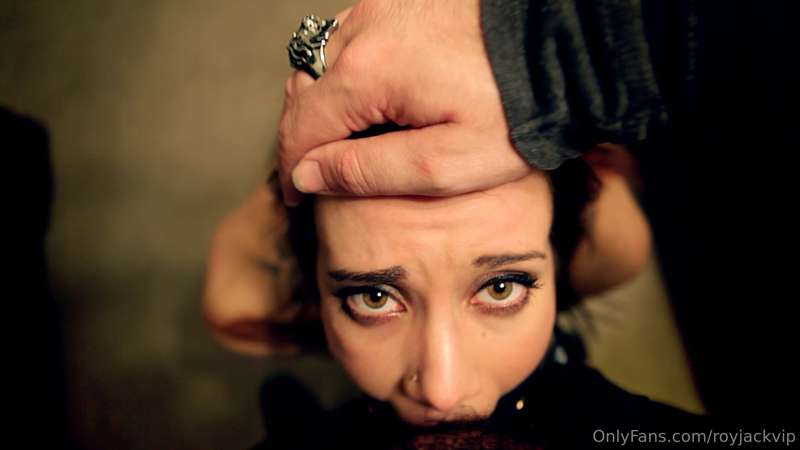 The gagging deepthroat gaze of @lucyfoxplays