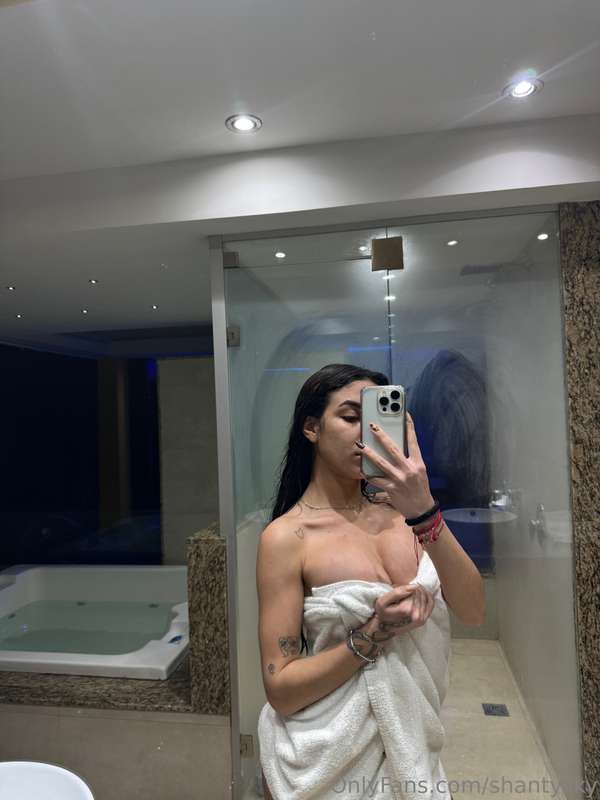 Steamy Shower Fun: Let’s Get Flirty! 🍑🚿 Hey, handsome! 💖 Cra..