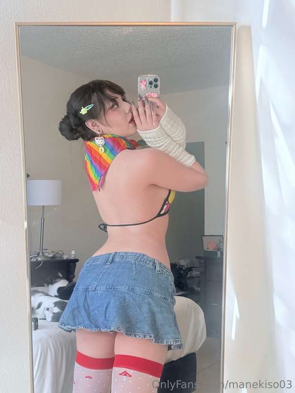 Guess who's not wearing panties 🤤