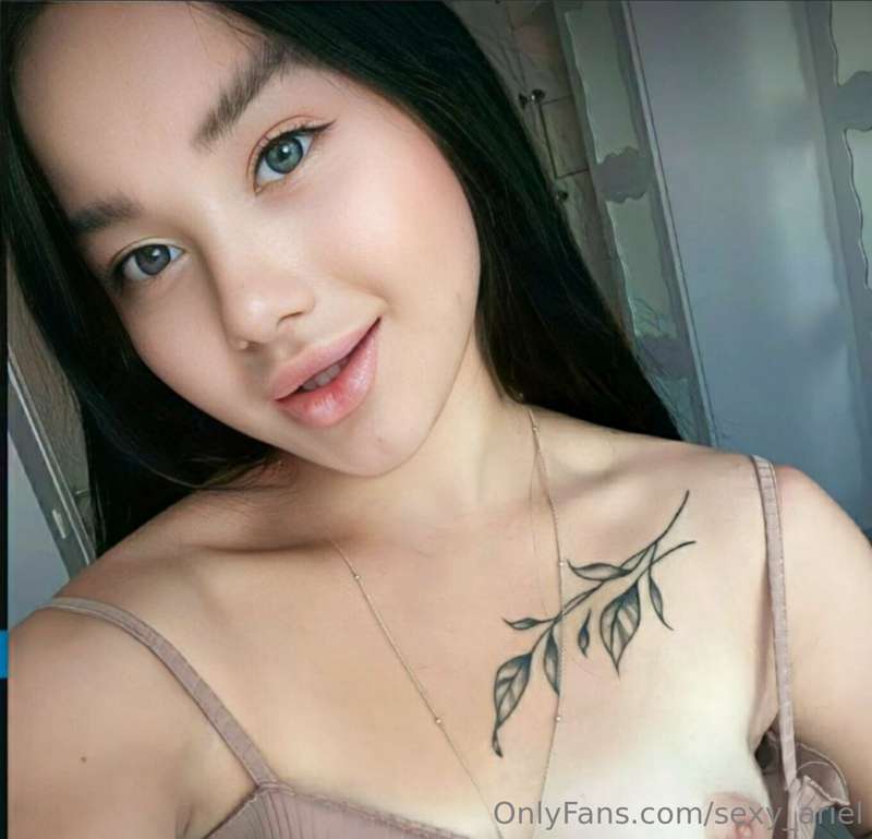 Cute @kate_passion 😍

She has an appetizing firm ass🍑 and pr..