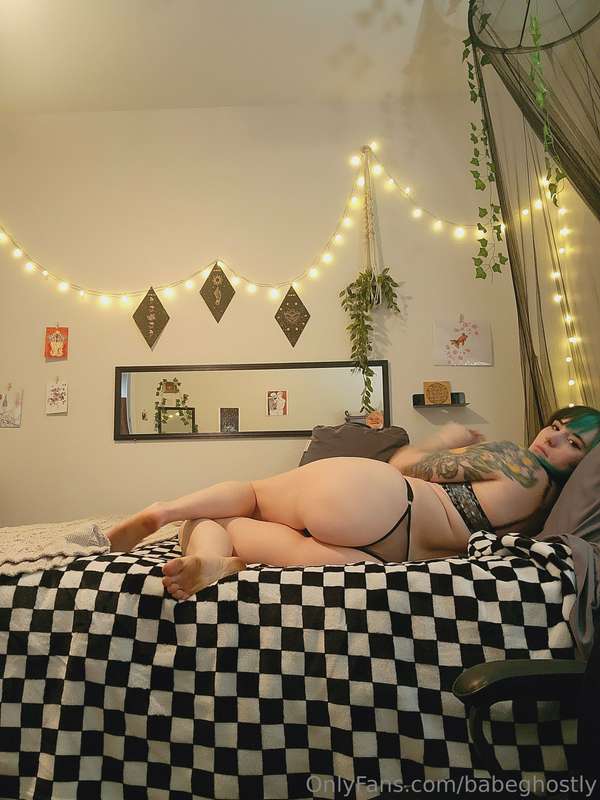 babeghostly image #4