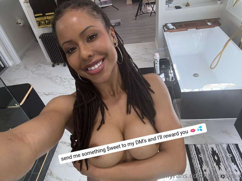 Foto 911 von Kira Noir auf Tocromo