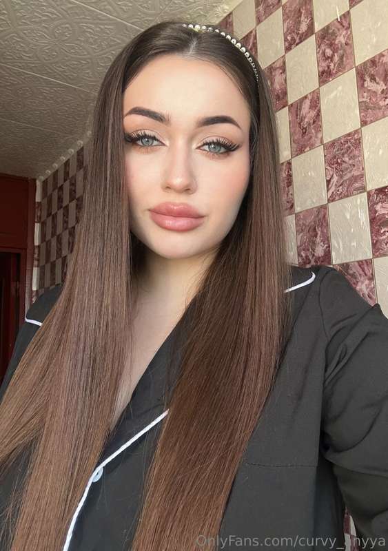 curvy_anyya