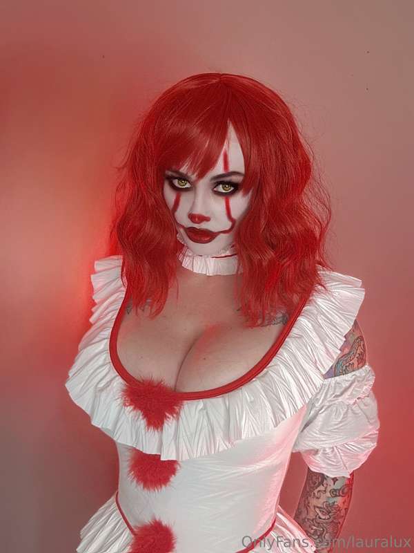 Hiya, babe! Wanna play? 🎈😉