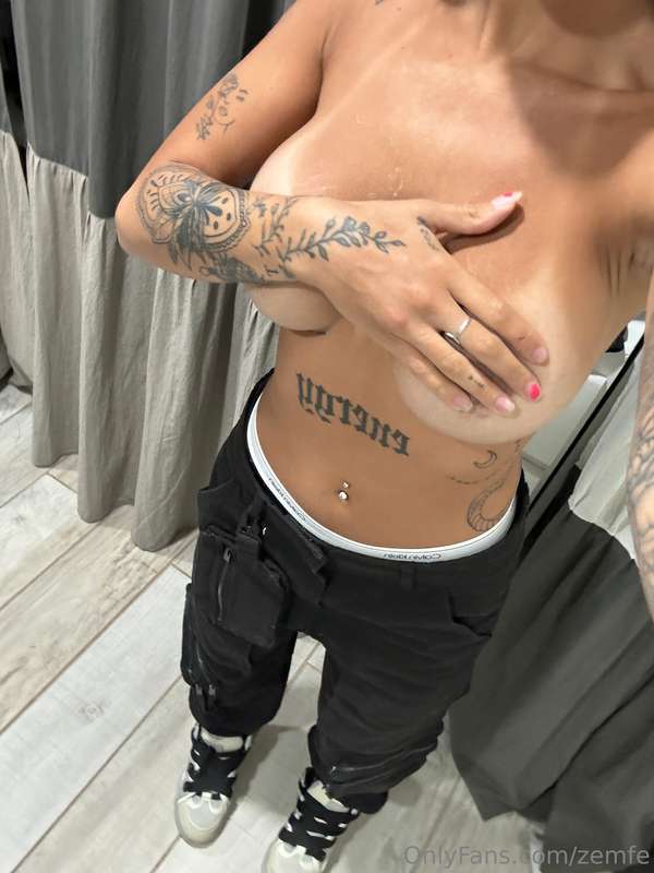 Little boob peek☺️