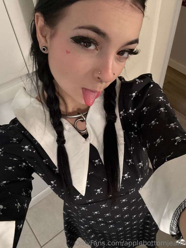 lil sneak peek of the cosplay I did yesterday 🙈