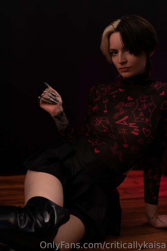 criticallykaisa image #4