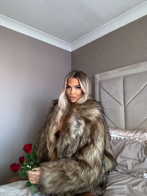 Valentines starting early with me... You curious? 🌹