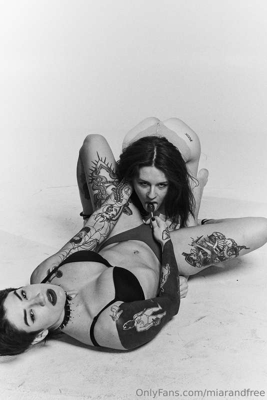 happy valentines day from me and @bellamybabyxxx and @lovele..