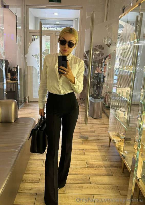 Went to do paperwork today on business😋Do you think this sty..