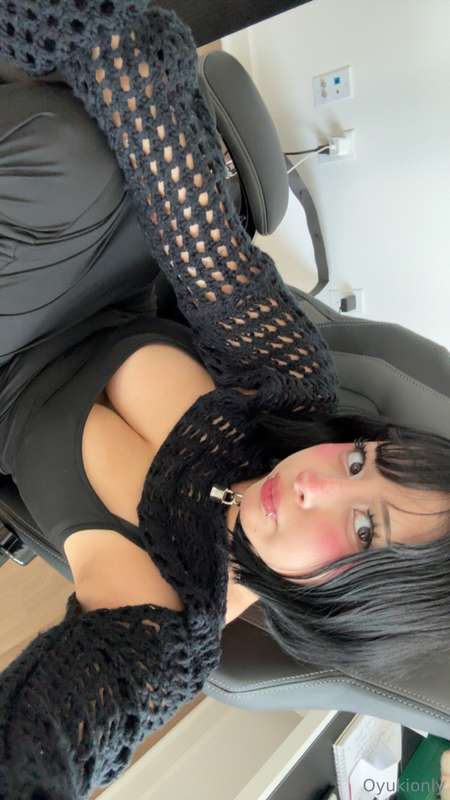blushing extra for you today >.<