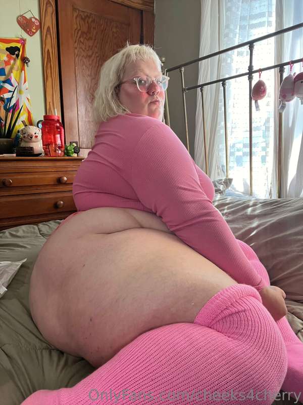 cheeks4cherry image #0