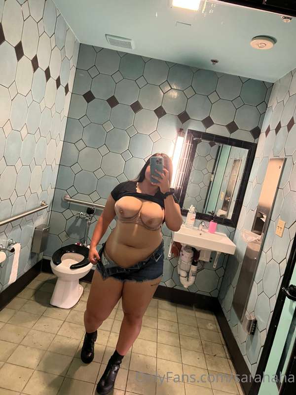 nudes while i’m drunkkk at a restaurant
