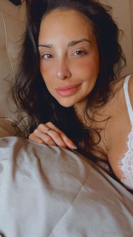 Spend the day in bed with me? 🥰