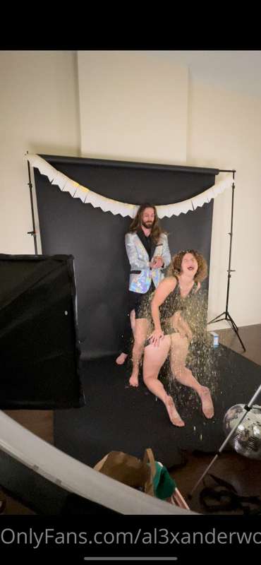 Little BTS from the New Years magic set with @thejackiemonro..