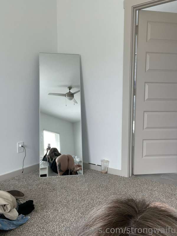 strongwaifu photo
