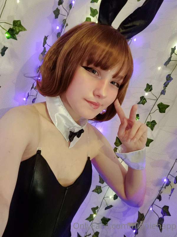 got sent a better bunny suit and I love it loads ^^