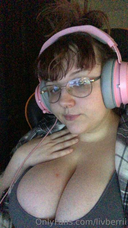 Gamer gf anyone?