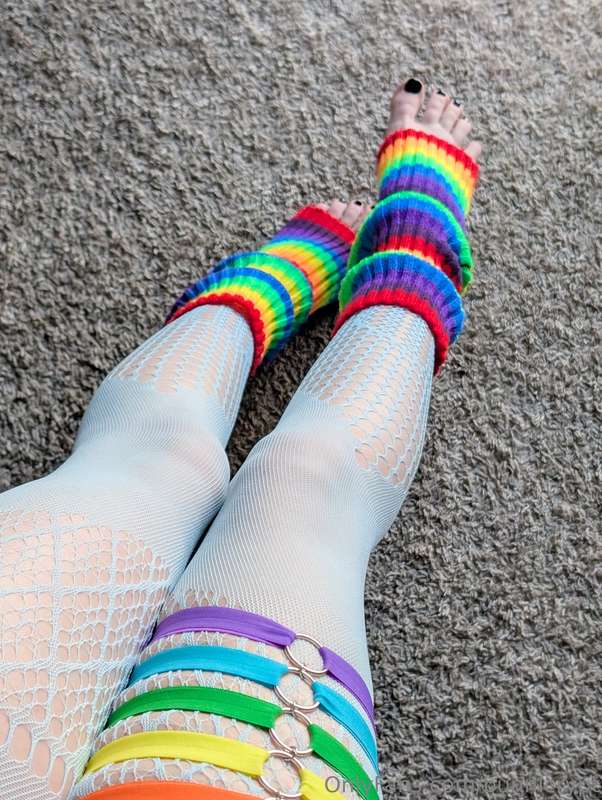 Painted toes as asked for :3