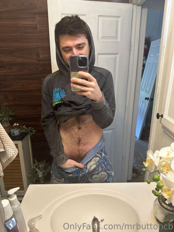 Wiggle wiggle 😘  I TURN 29 TONIGHT 🥹